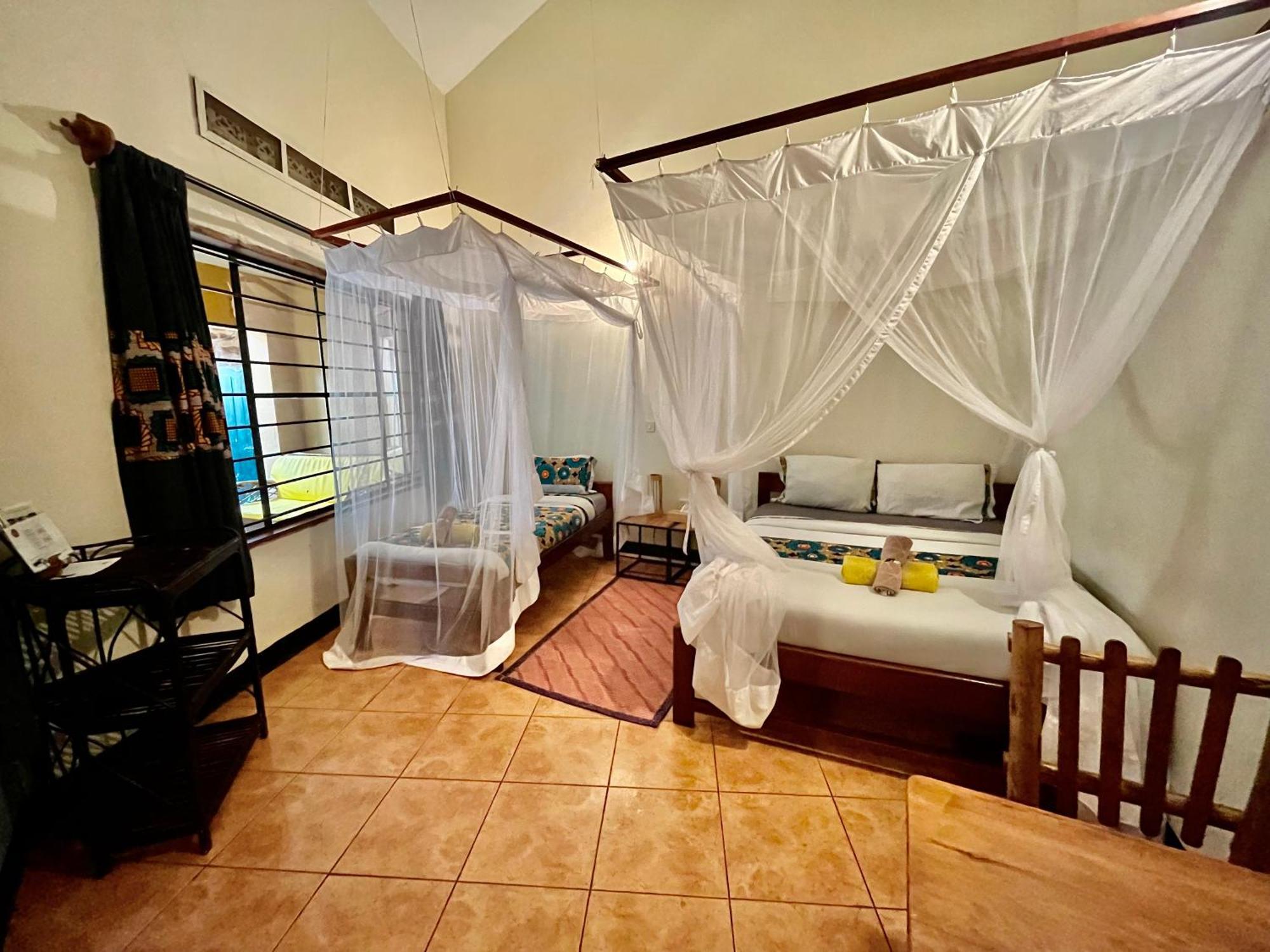 Viavia Entebbe Hotel Exterior photo