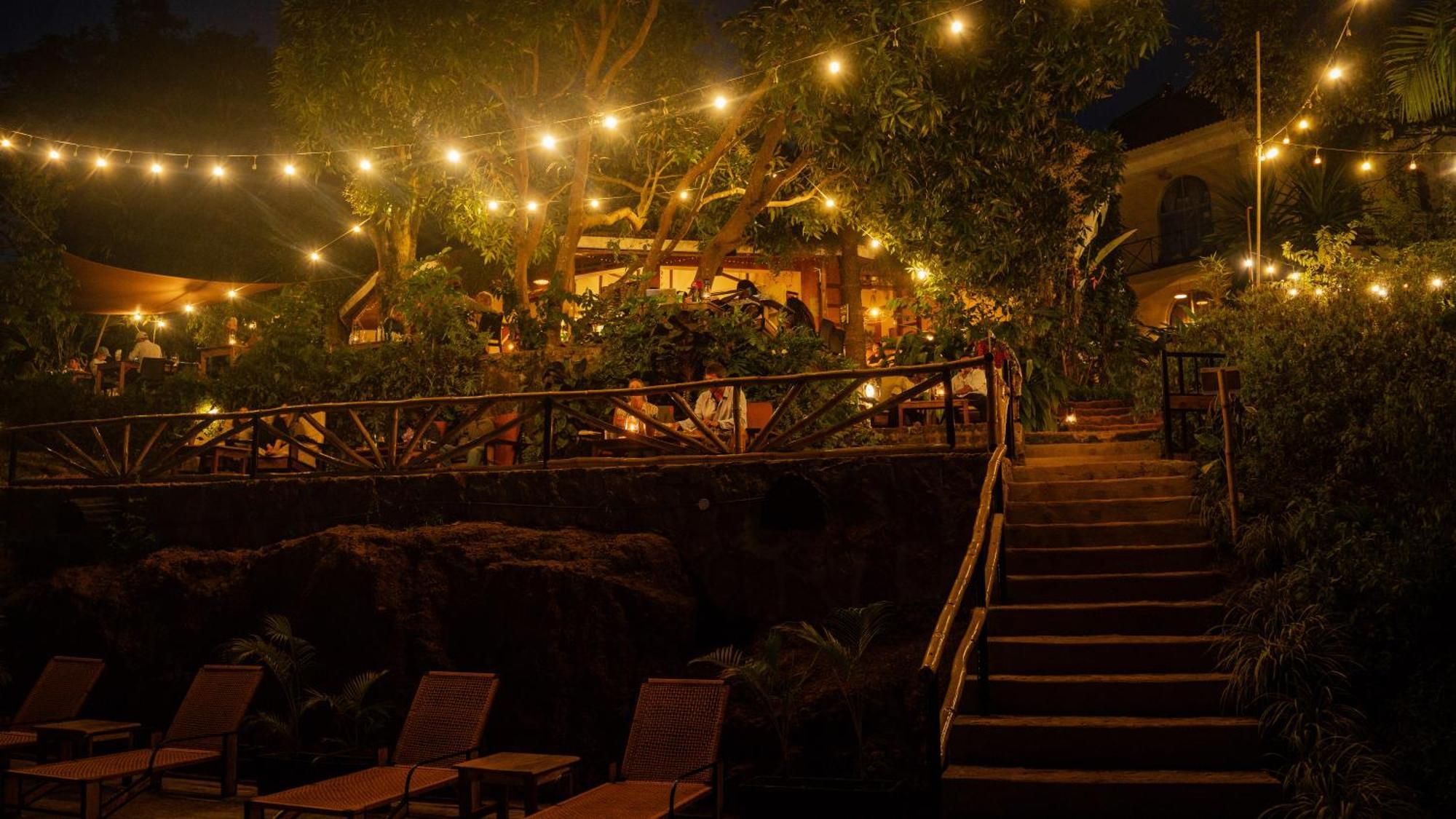 Viavia Entebbe Hotel Exterior photo